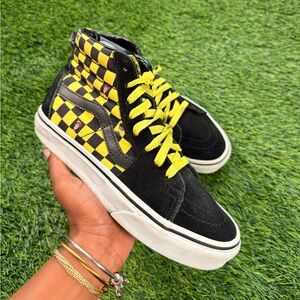 Vans Women's Sk8-Hi Where's Waldo Suede / Canvas Sneaker size 5.5